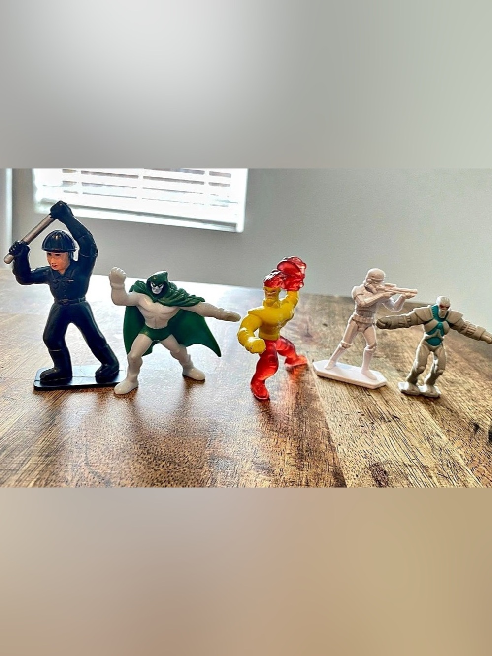 Action Figure Set of 5 Green & Black